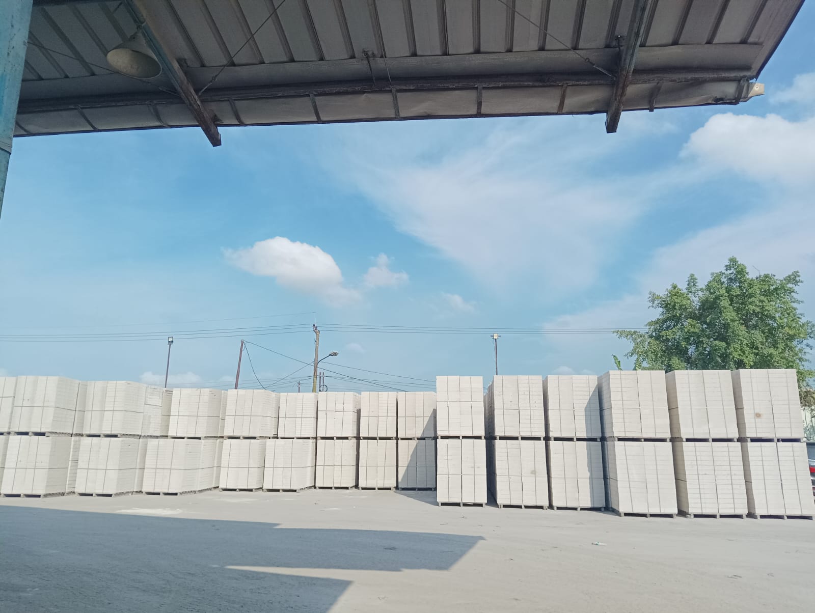 Suplai Bata Ringan TR Block Presisi & Material Konstruksi Terpercaya
